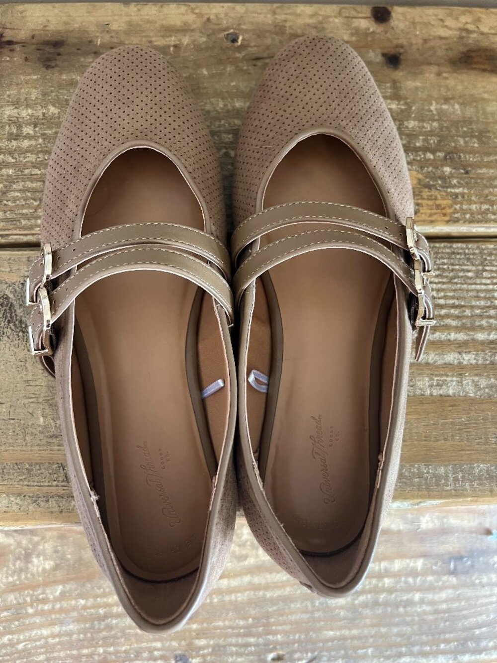 Like New! Size 7 flats- A New Day